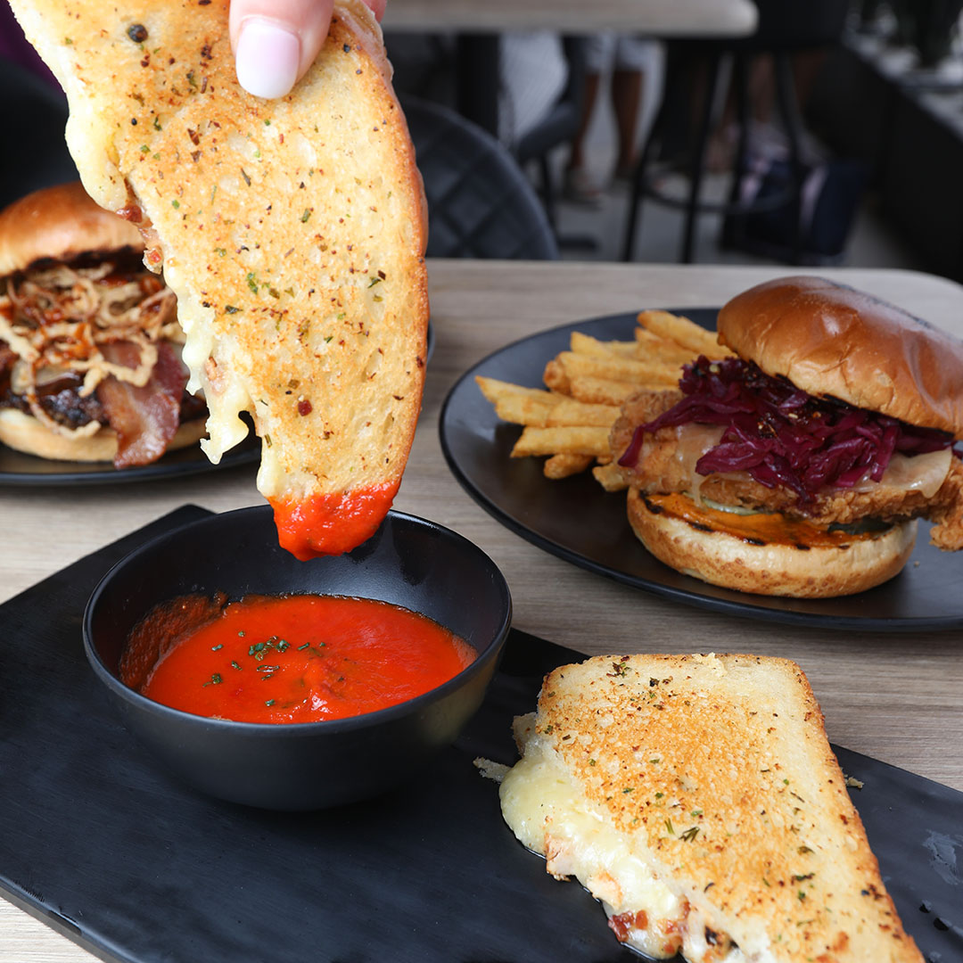 Grilled cheese with tomato dip